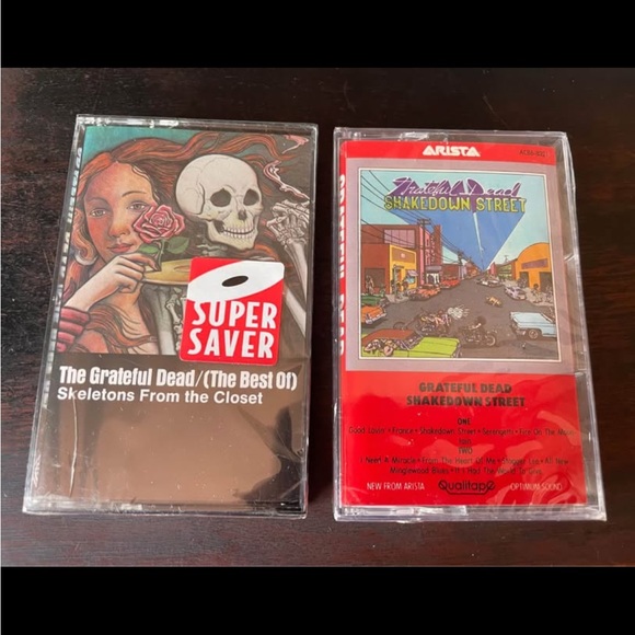 Sealed Grateful Dead Cassette Tapes Shakedown Street & The Best Of - Picture 1 of 3